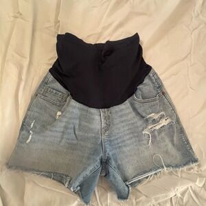 Maternity Old Navy Boyfriend distressed shorts. Size 12